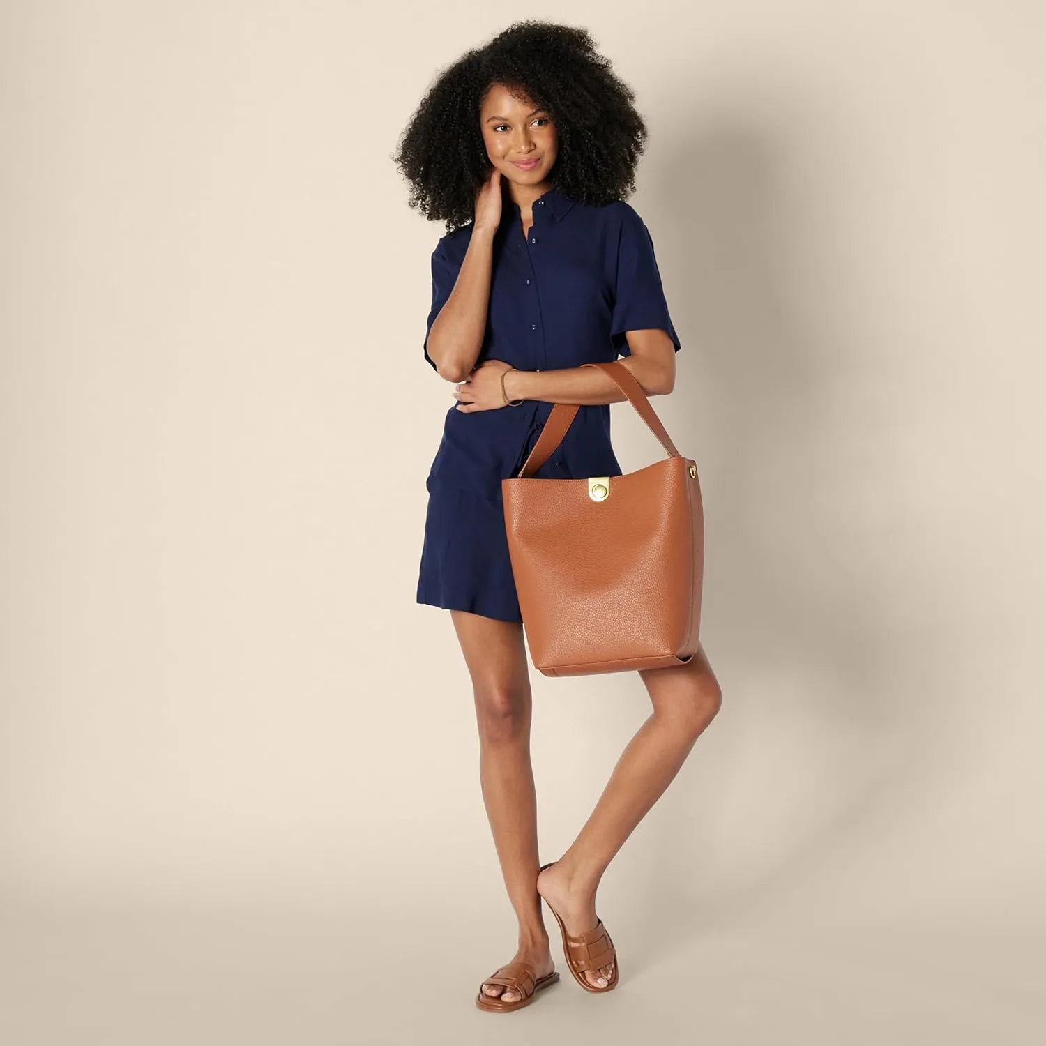 Amazon Essentials Women's Bucket Bag