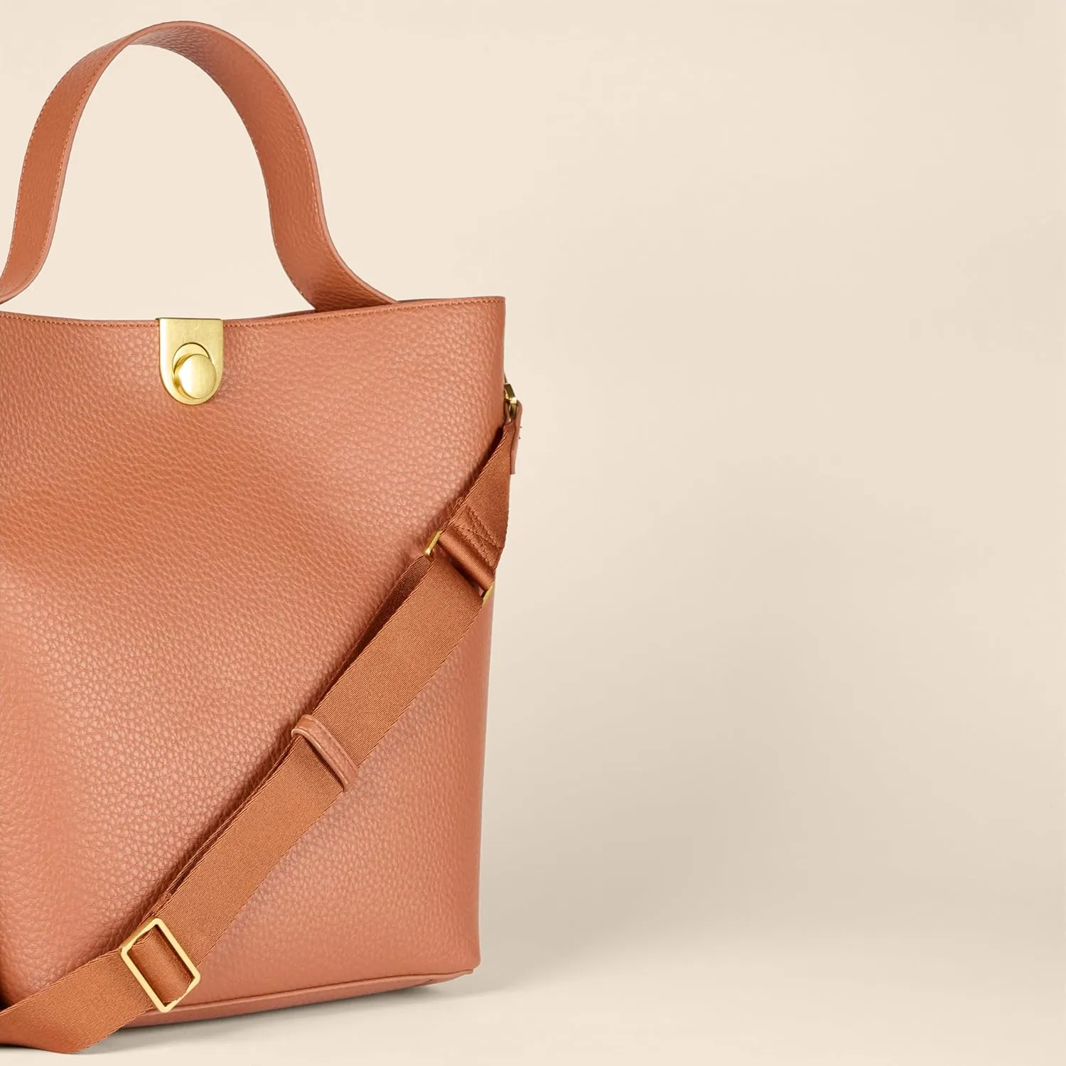 Amazon Essentials Women's Bucket Bag