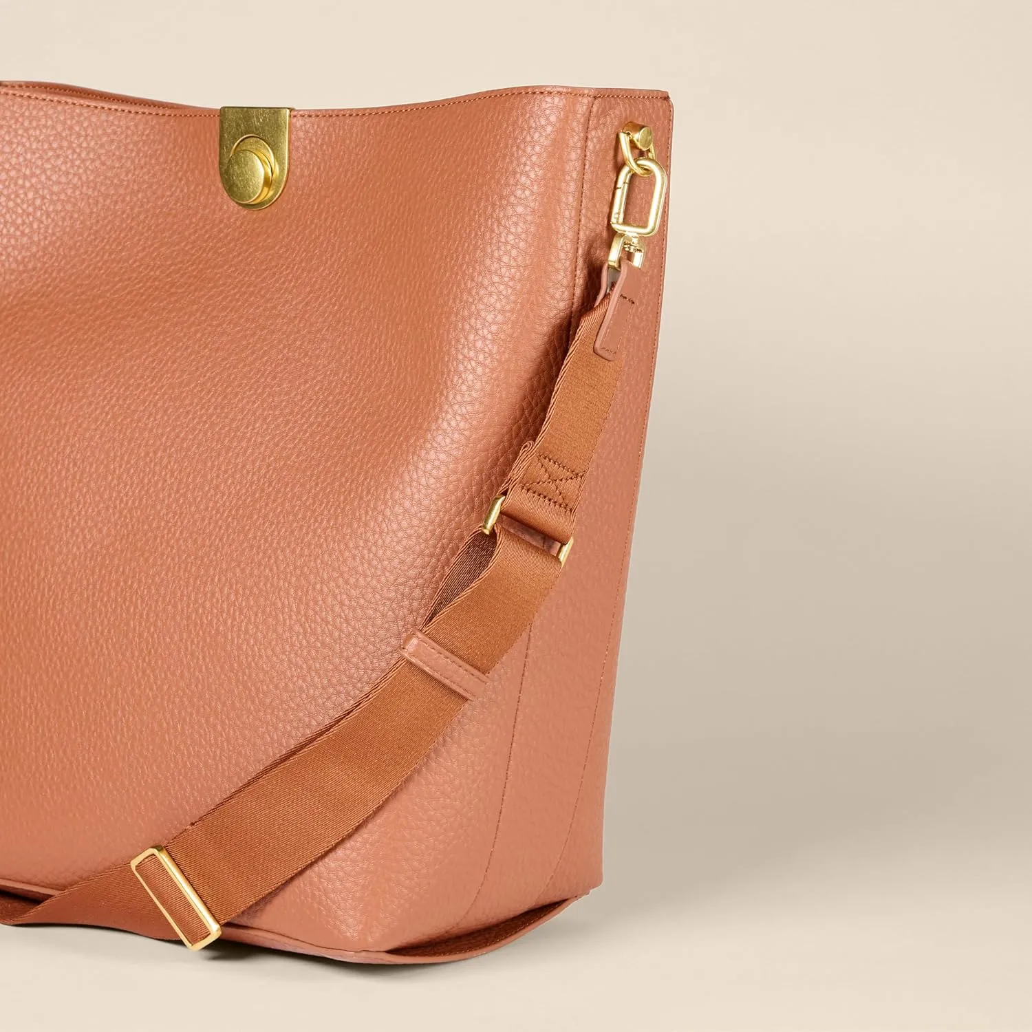 Amazon Essentials Women's Bucket Bag