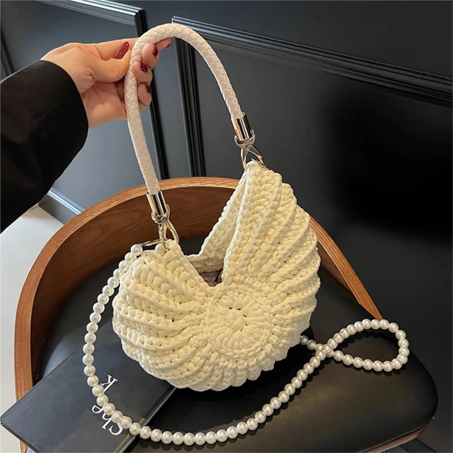 Conch Shape Shoulder Bag Handwoven Pearls Chain Crossbody Bags Solid Color Seashell Crochet Handbags Vacation Boho Clutch
