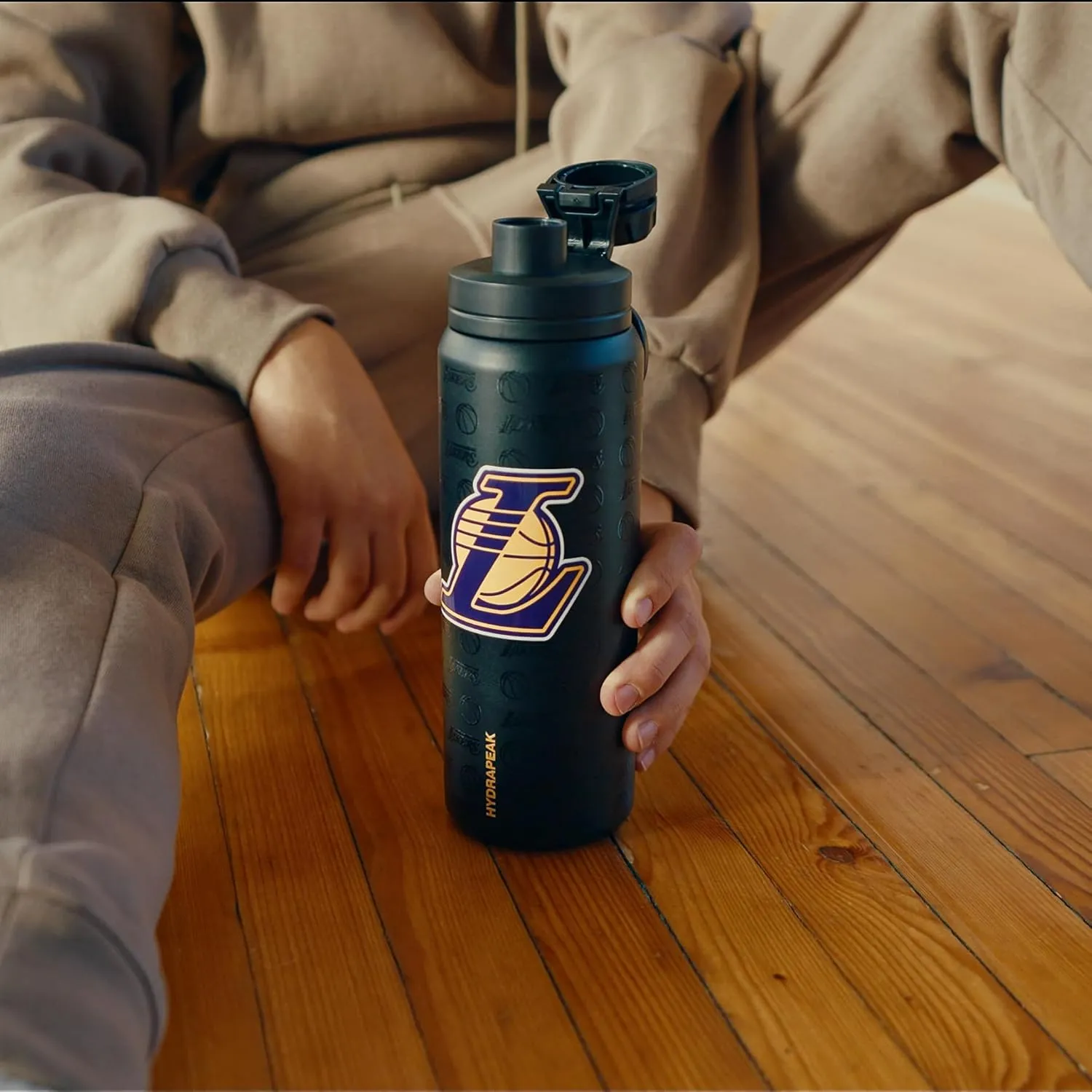Hydrapeak x NBA Officially Licensed New York Knicks 26 oz Active Water Bottle with Chug Lid and Handle Reusable Stainless Steel Double Wall Insulated Sports Gift