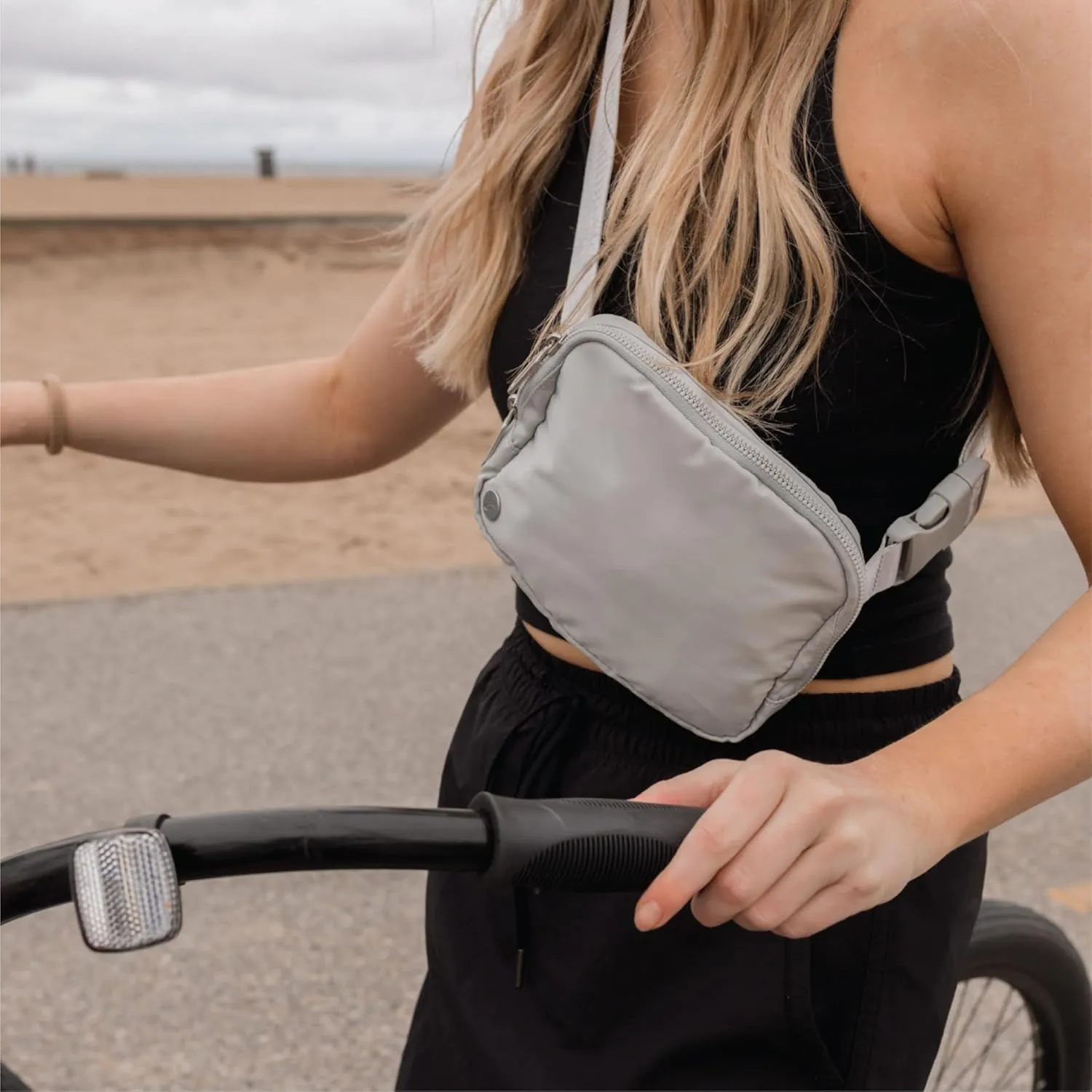 Jadyn Belt Bag, Casual Crossbody and Belt Fanny Pack for Women and Men, Adjustable Strap, Multiple Pockets, Durable Material (Grey)