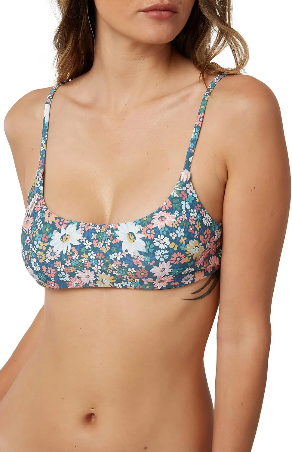 O'NEILL Women's Surfside Bralette Bikini Top - Triangle Swim Top for Women - Bathing Suit Top with Adjustable Straps