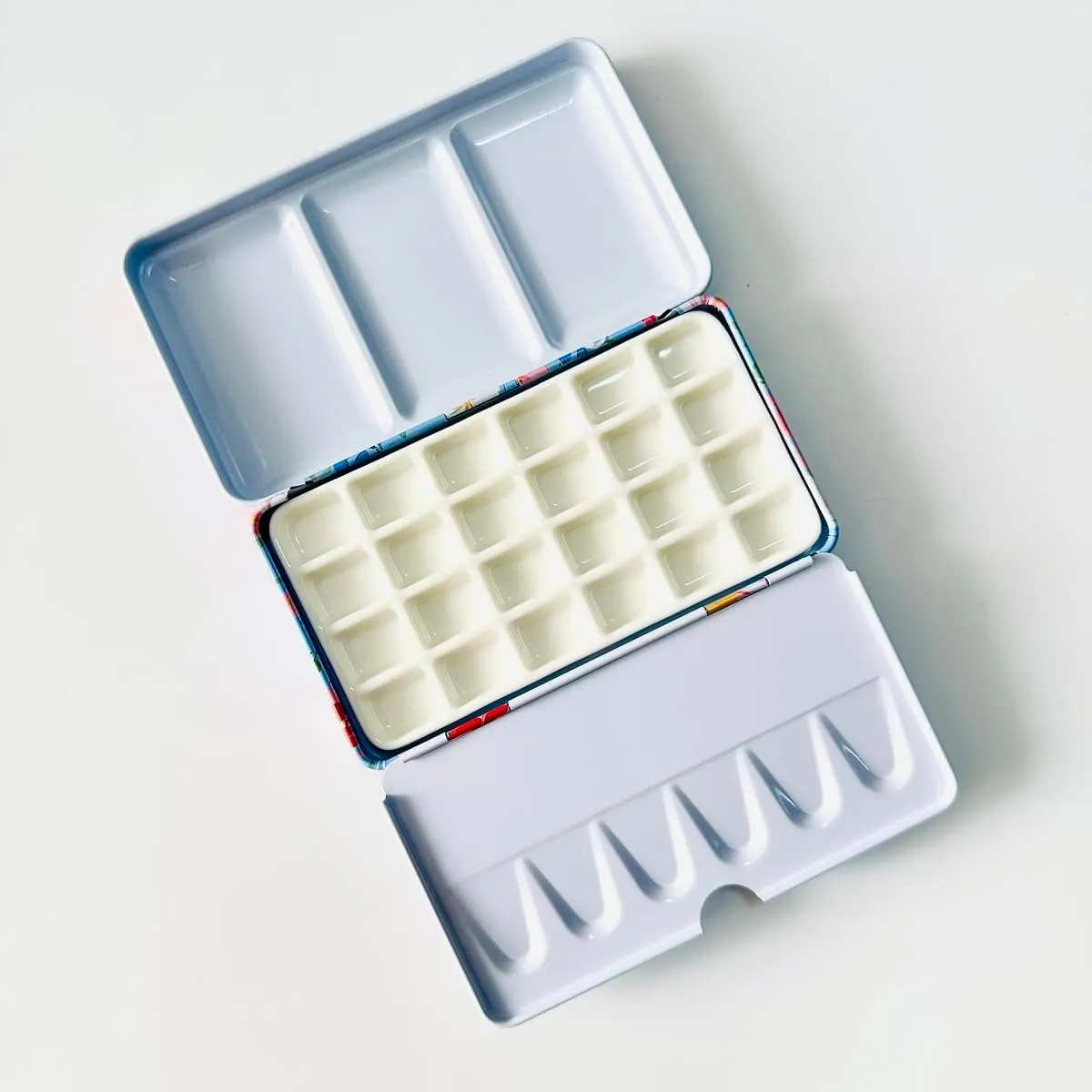 Travel Watercolor Palette,Portable Ceramic Palette 16 Well,Empty Paint Palette,Small Travel Metal Paint Boxwith Porcelain Palette (24Well)