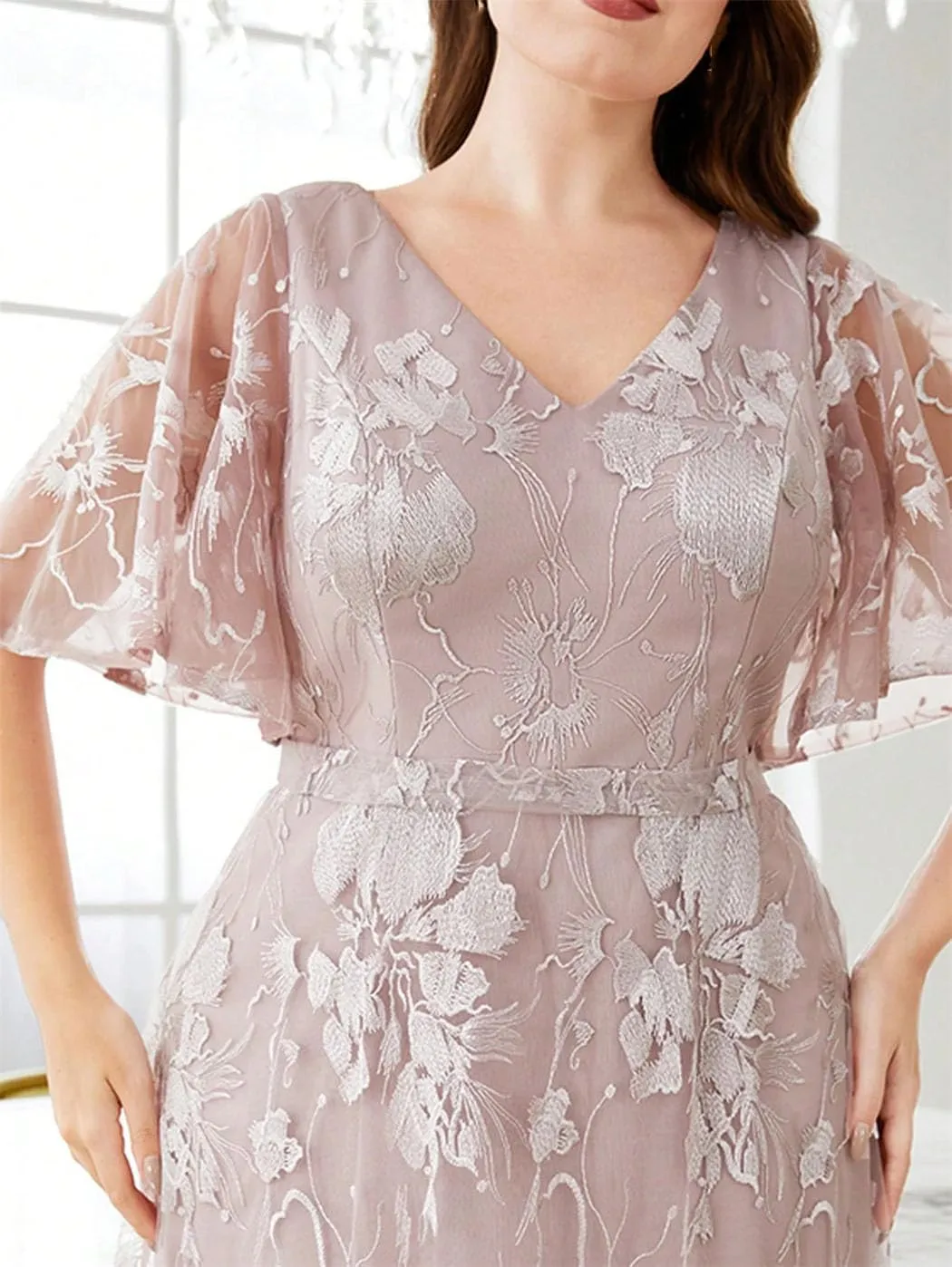 Women's Plus Size V-Neck Lace Embroidered Flare Sleeve Dress Elegant Short Sleeve A-Line Midi Dress