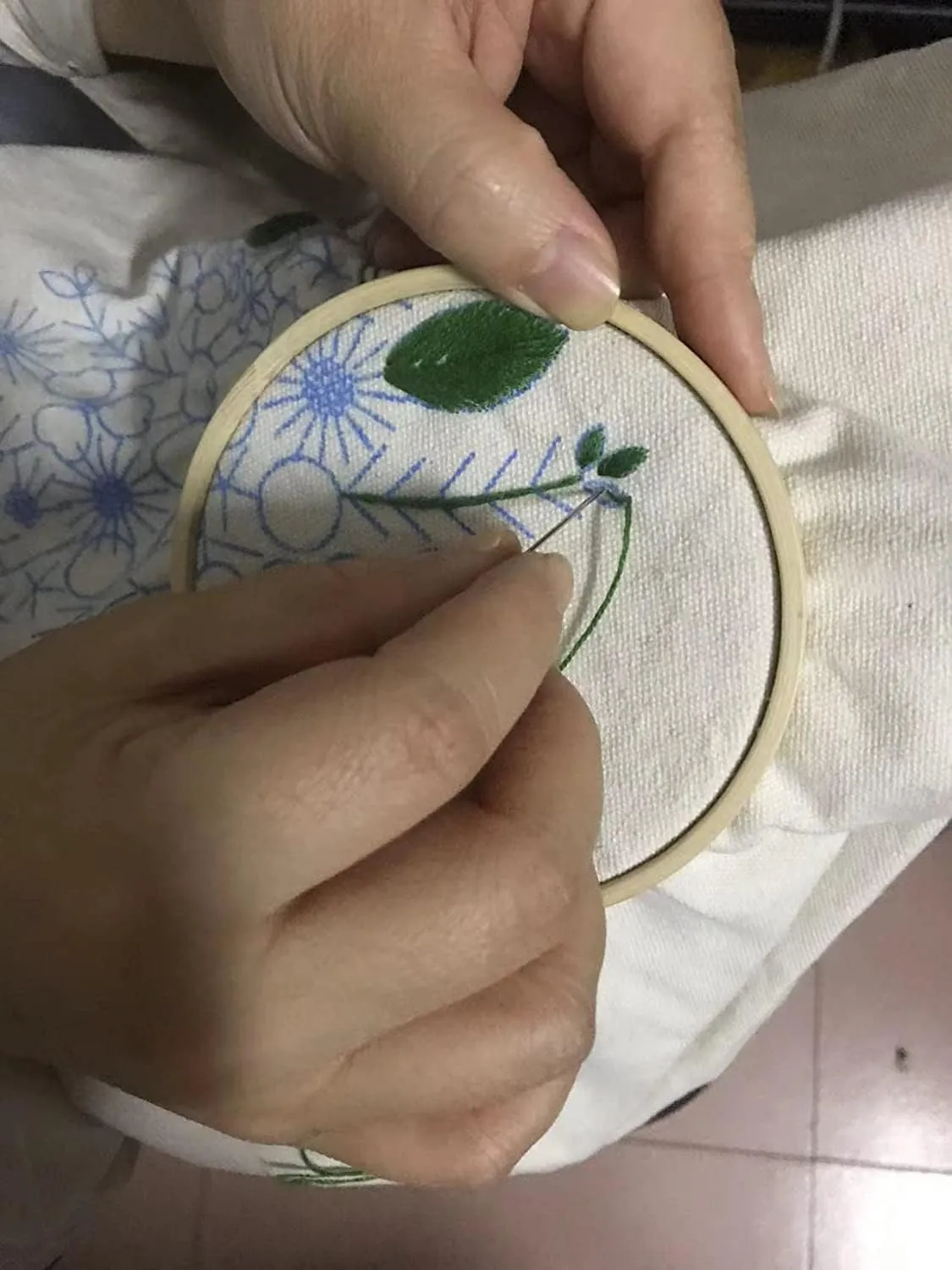 YJGMY Beginner Canvas Handbag Embroidery Set, Simple Embroidery, Cross Stitch Set, Including Printed Embroidery Bag with 1 Embroidery Ring, Needle, Instruction Manual, and Colored Thread